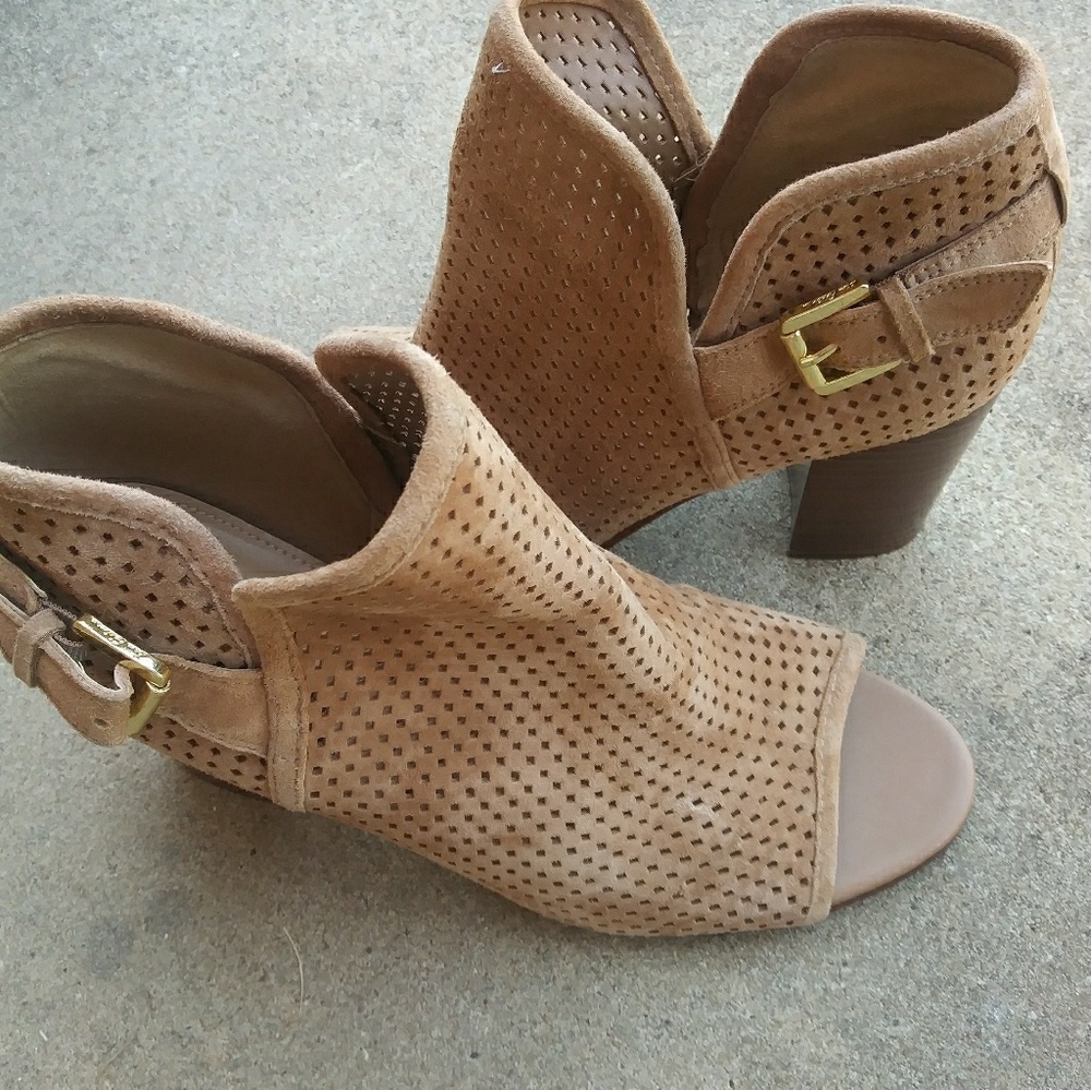 Sam Edelman Stacked Heel Cutout Bootie